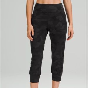 Lululemon joggers -cropped